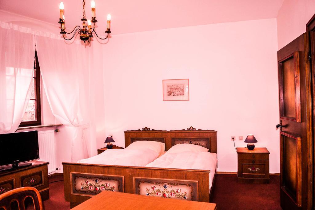 Schlosshotel Hoefingen Leonberg Exterior photo